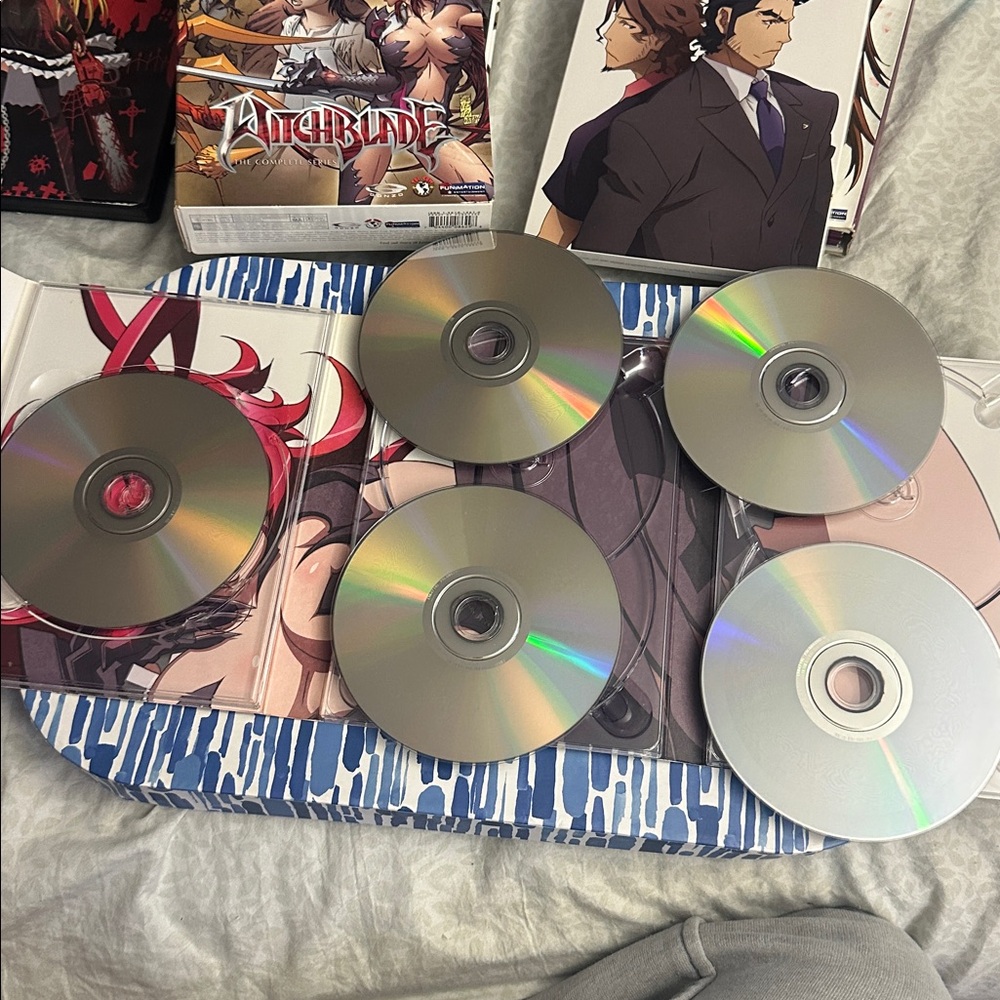 WITCHBLADE - the complete series and guidebooks - Picture 10 of 10